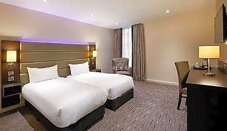 Premier Centre - Whitehall Road Λιντς